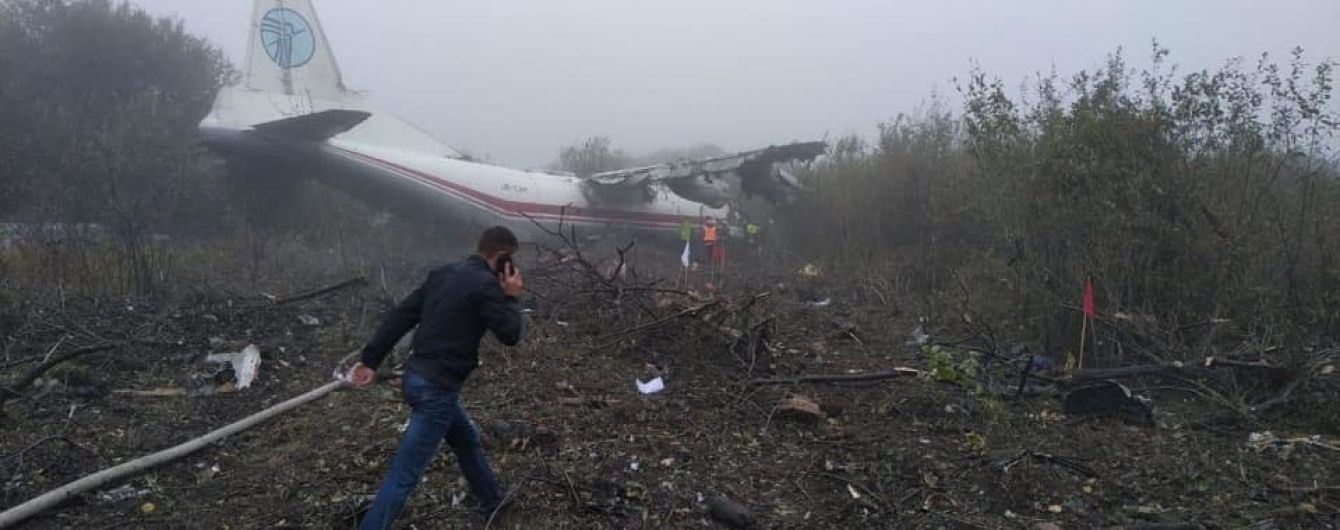 Аварийное приземление самолета возле Львова: погибли пять человек, есть раненые