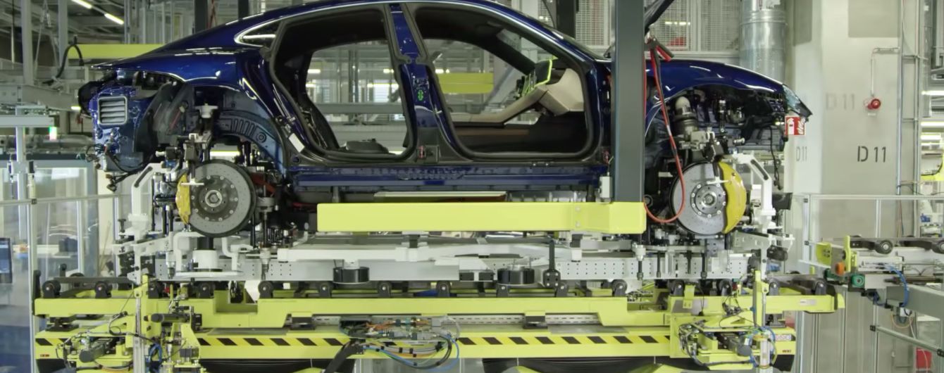 Виробництво першого електрокара Porsche показали на відео