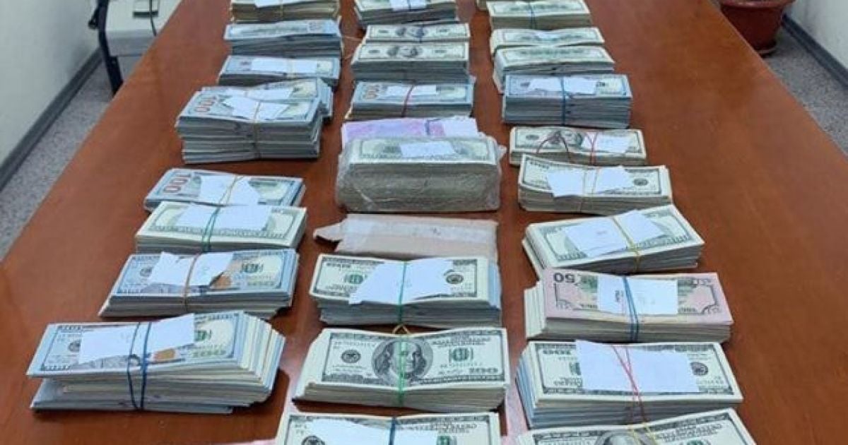 У лікаря-трансплантолога, якого піймали на хабарі, вилучили майже 1 млн доларів