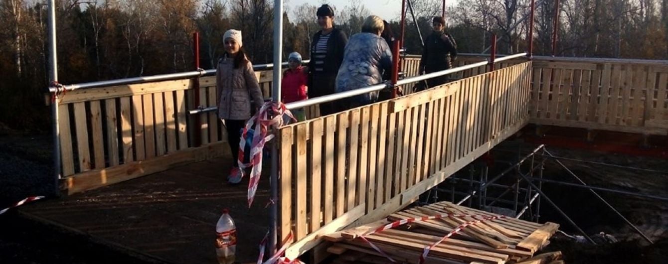 В Станице Луганской открыли временной обходной мостик