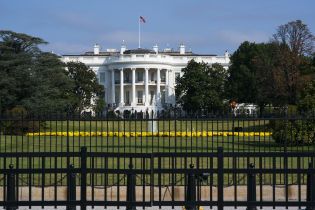 Китай против Трампа, а Россия "чернит" Байдена: в США заявили об угрозах президентским выборам