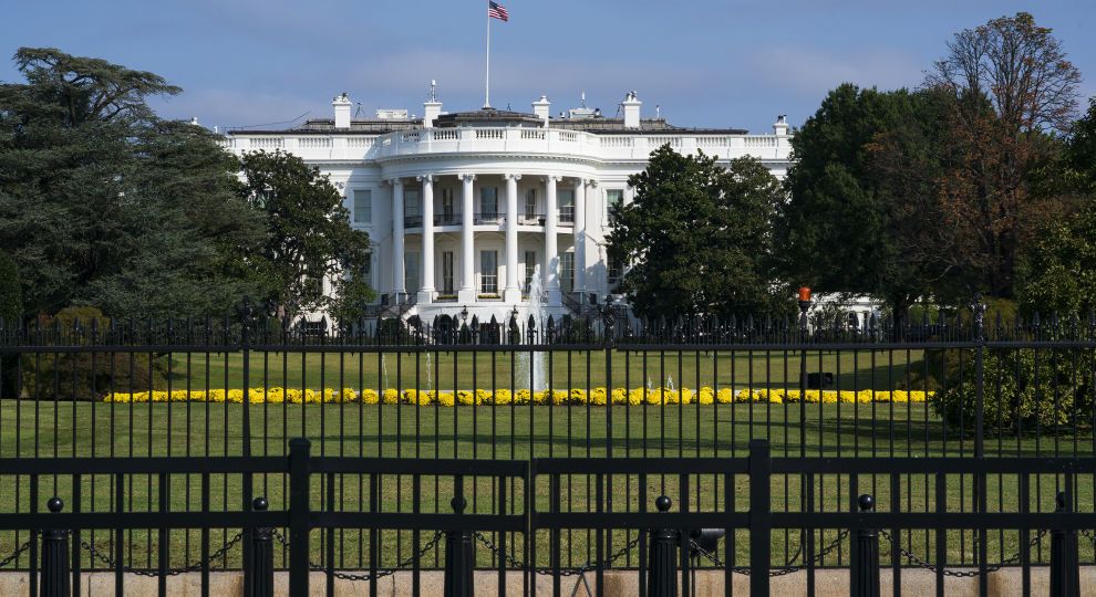 У Білому домі звільнили радника Трампа з питань РФ та розпочали розслідування - Bloomberg