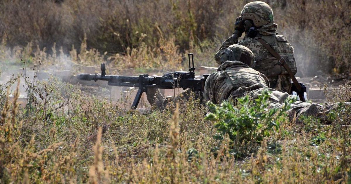 Двоє бійців підірвалися на невстановленому боєприпасі: у якому стані військові