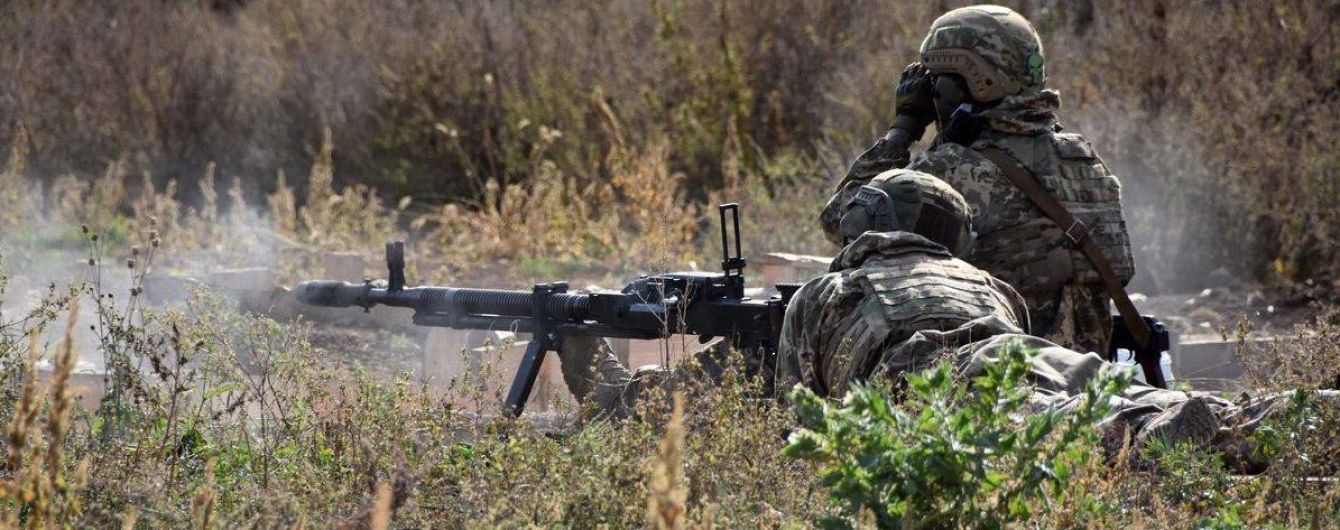 Двое бойцов подорвались на неустановленном боеприпасе: в каком состоянии военные