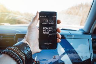 "Стал геем из-за iPhone". Россиянин подал странный иск против Apple