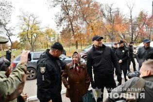 Полиция обещает обеспечить безопасность в Золотом и Катериновке, откуда должны отвести войска