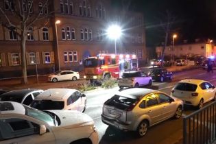 В Германии мужчина угнал грузовик и протаранил несколько легковушек: 9 пострадавших