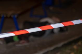 На Днепропетровщине нашли тела двух мужчин: на детской площадке и на обочине