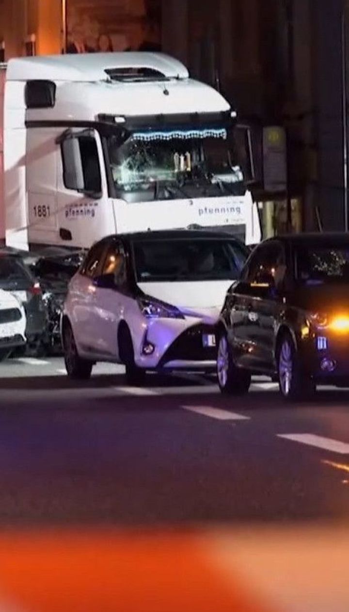 Теракт или ДТП: в Лимбурге грузовик на скорости протаранил восемь авто