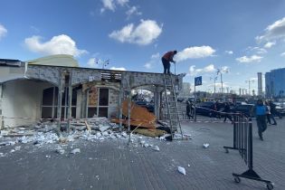 В Киеве на вокзале демонтируют МАФы