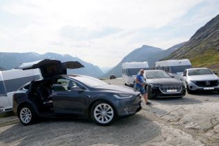 В Норвегии провели беспощадные тесты электрокаров Tesla, Audi и Mercedes