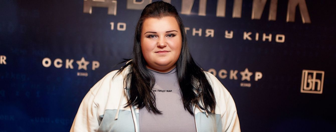 Зірки на прем'єрі "Двійника": alyona alyona у спортивній кофті і з макіяжем, Логунова з підрослою донькою