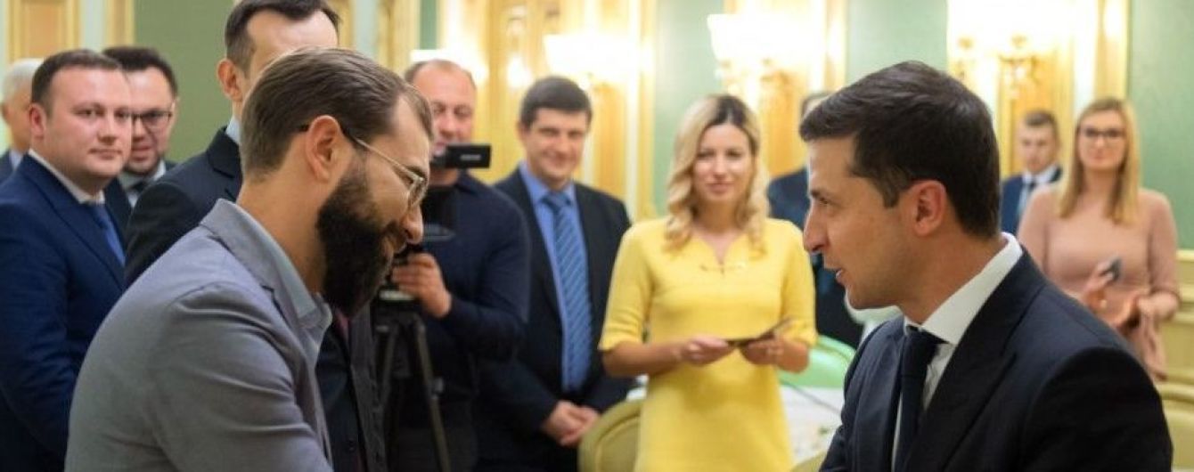 Новые члены ЦИК получили служебные удостоверения из рук президента