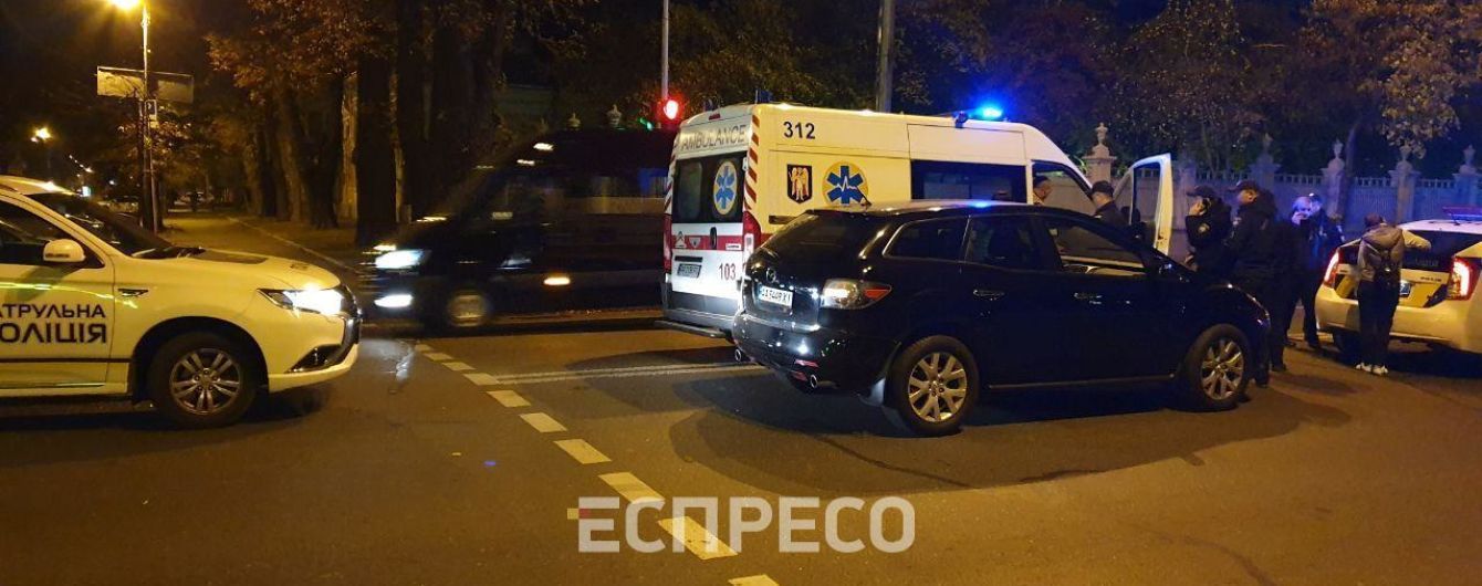 В Киеве на Грушевского джип сбил женщину на пешеходном переходе
