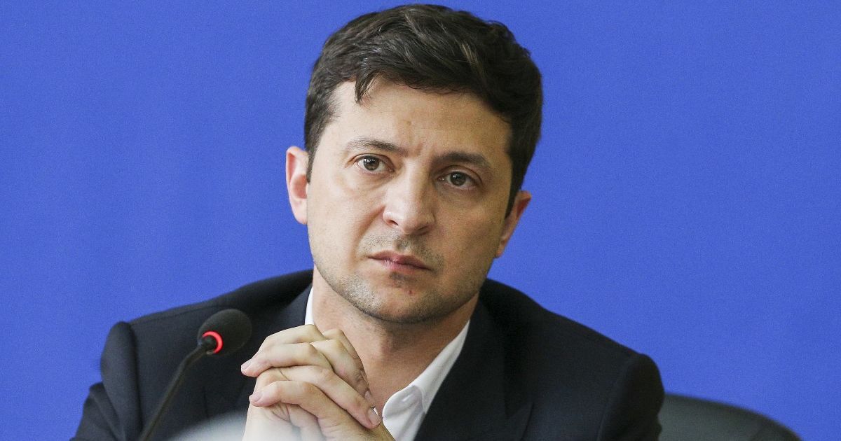 Розведення військ. Зеленський розповів про "кубик Рубіка" в голові та як його "садять на шпагат"