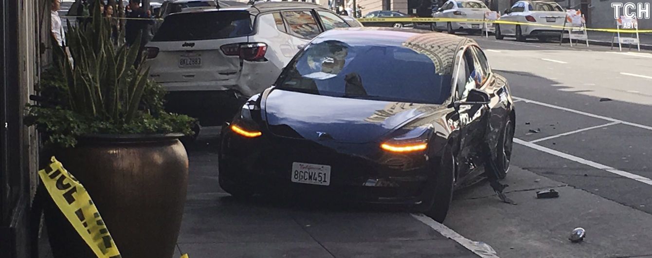 "Божевільний п'яний водій". Автопілот Tesla піддали жорсткій критиці