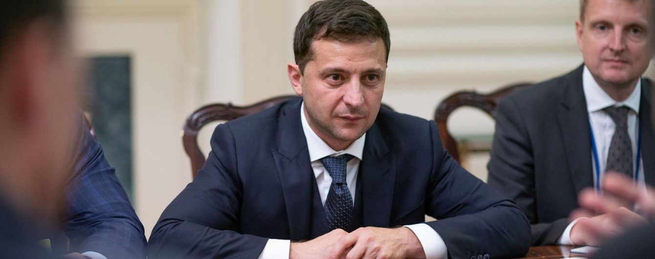Помощник президента анонсировал "историческую" поездку Зеленского в США
