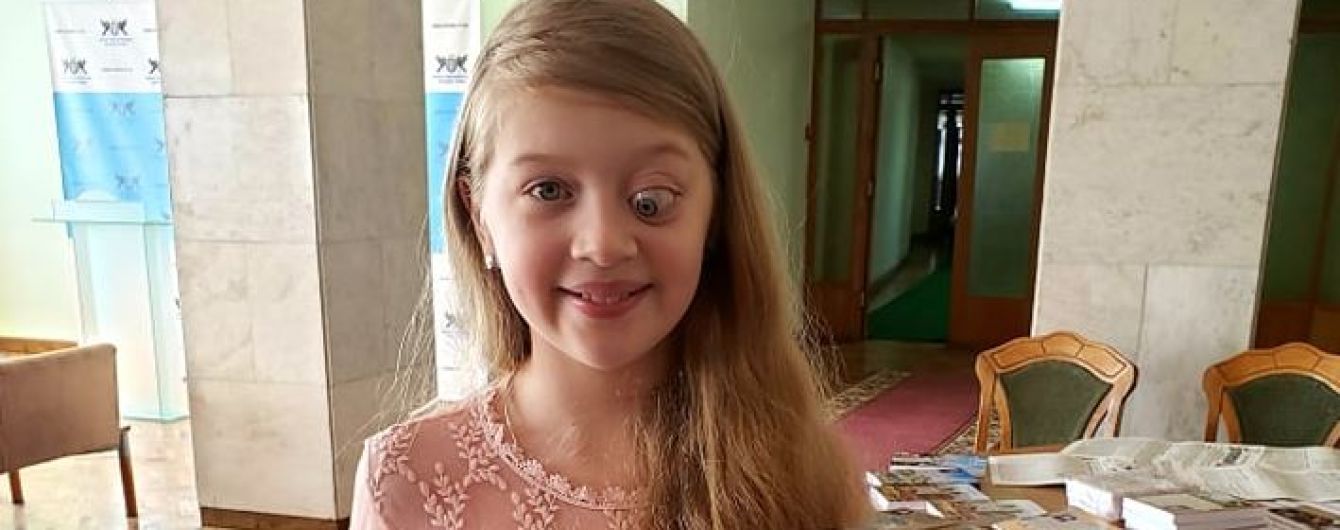 Доброякісна пухлина забрала у Богдани зір і заважає повноцінно жити