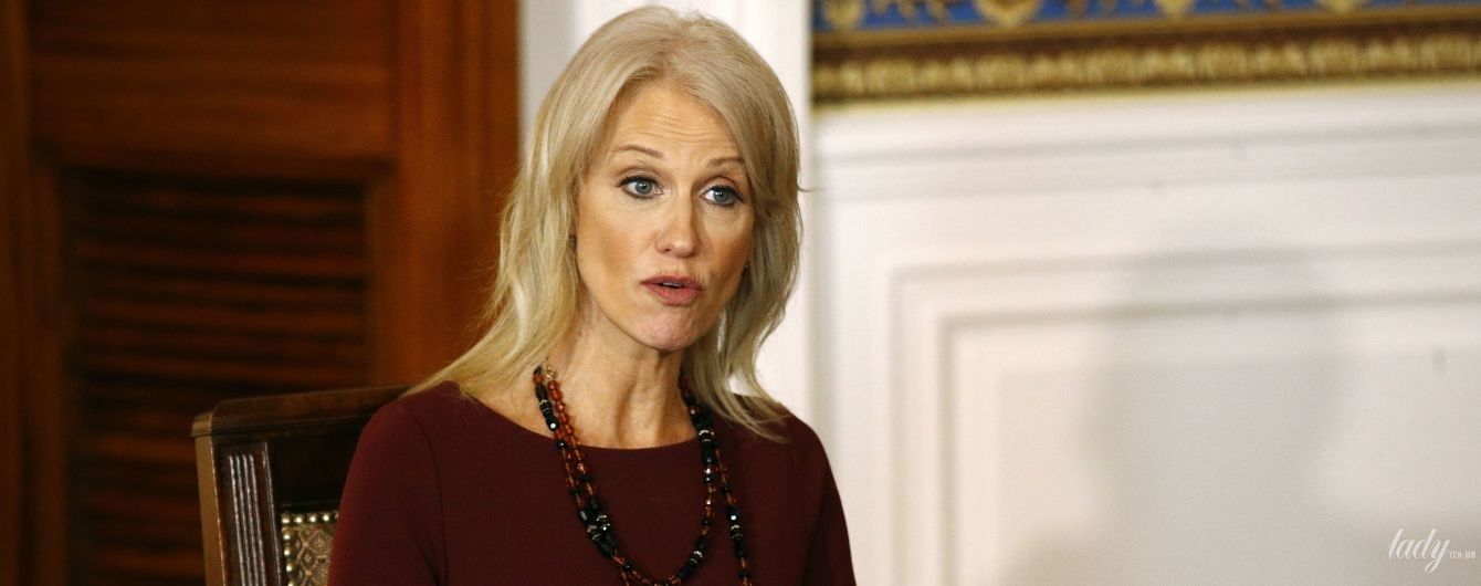 В платье цвета марсала: советница Дональда Трампа повторила образ