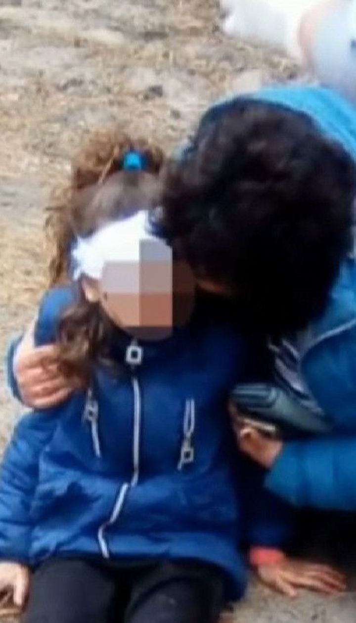 На пішохідному переході легковик на швидкості збив маленьку дівчинку
