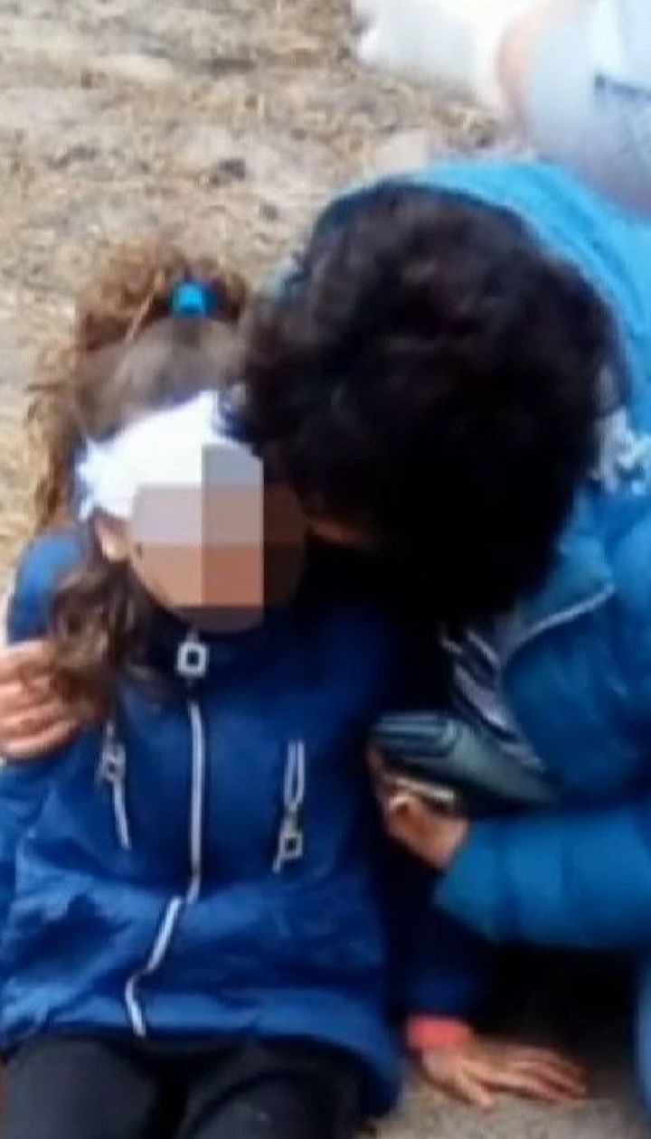 На пешеходном переходе легковушка на скорости сбила маленькую девочку