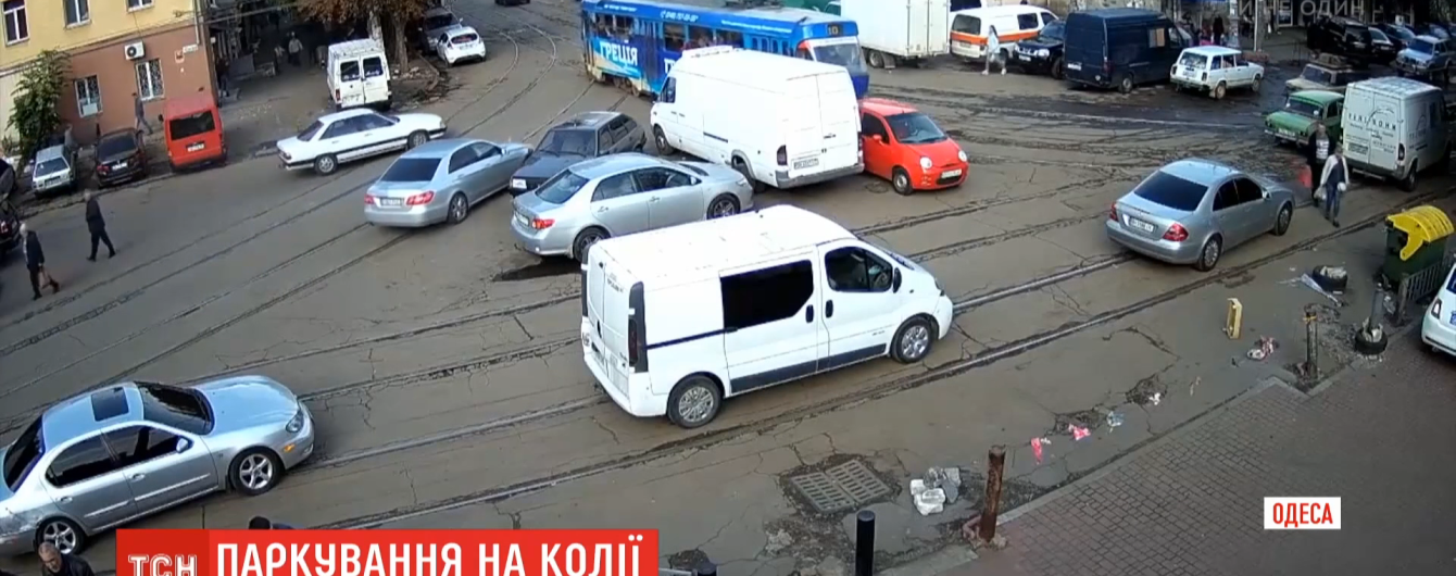 Одеситка, яка прославилася на всю Україну через паркування на колії, перепросила за незручності