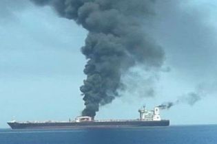 Иранский танкер в Красном море взорвался из-за ракетных ударов – СМИ