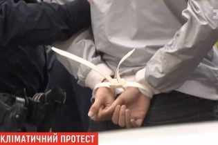 70 экоактивистов задержали за перекрытие главной улицы Нью-Йорка