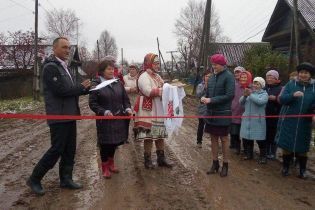 Відкриття болота замість дороги в РФ і кавер білоруською на трек alyona alyona. Тренди Мережі