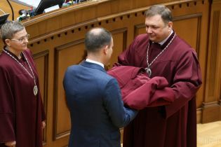 Судьи Конституционного суда рассмотрят вопрос об увольнении главы Шевчука