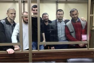 Российский прокурор просит почти сто лет колонии для шести крымских мусульман