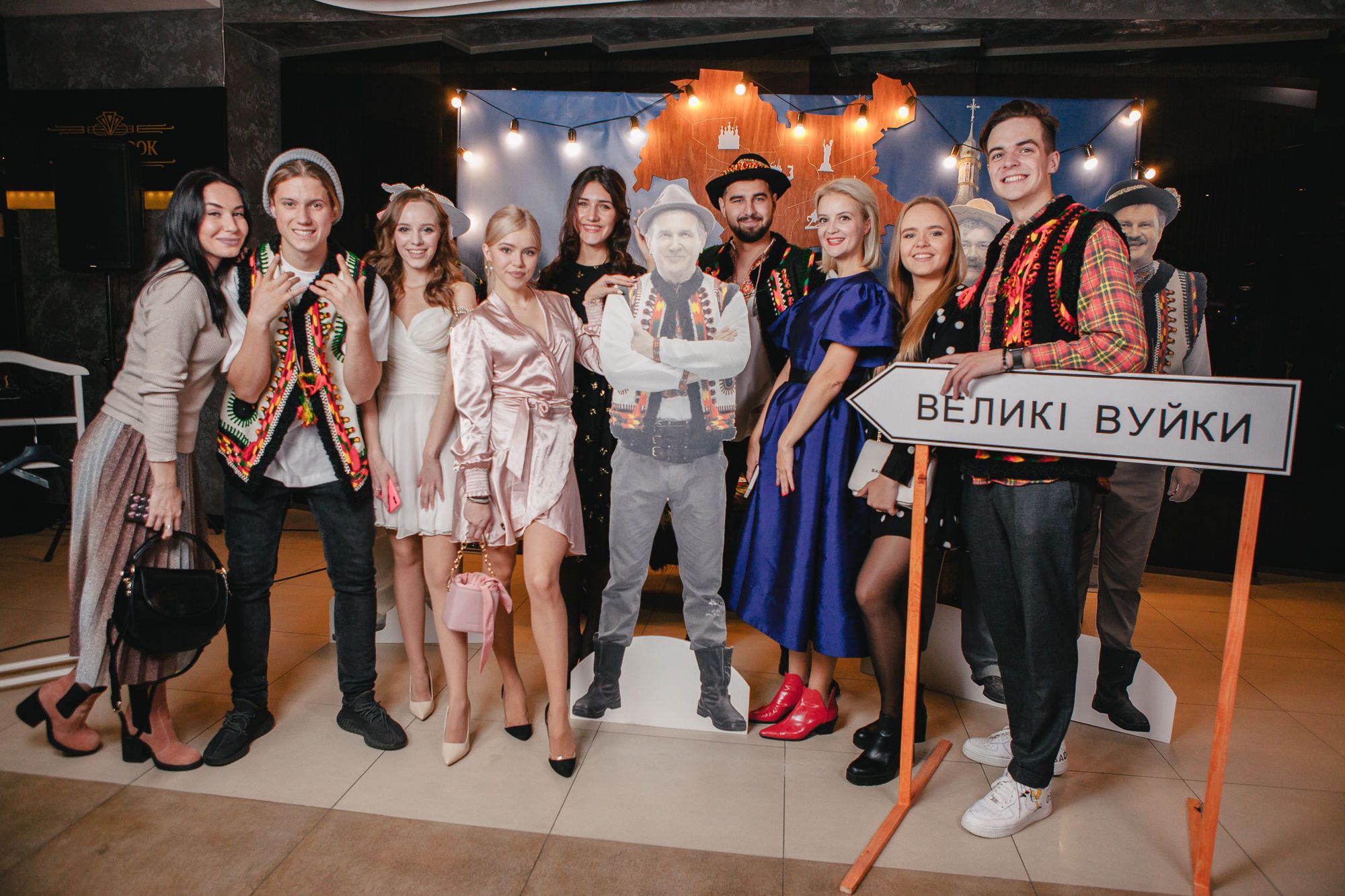 Премьера сериала "Великі Вуйки"_16