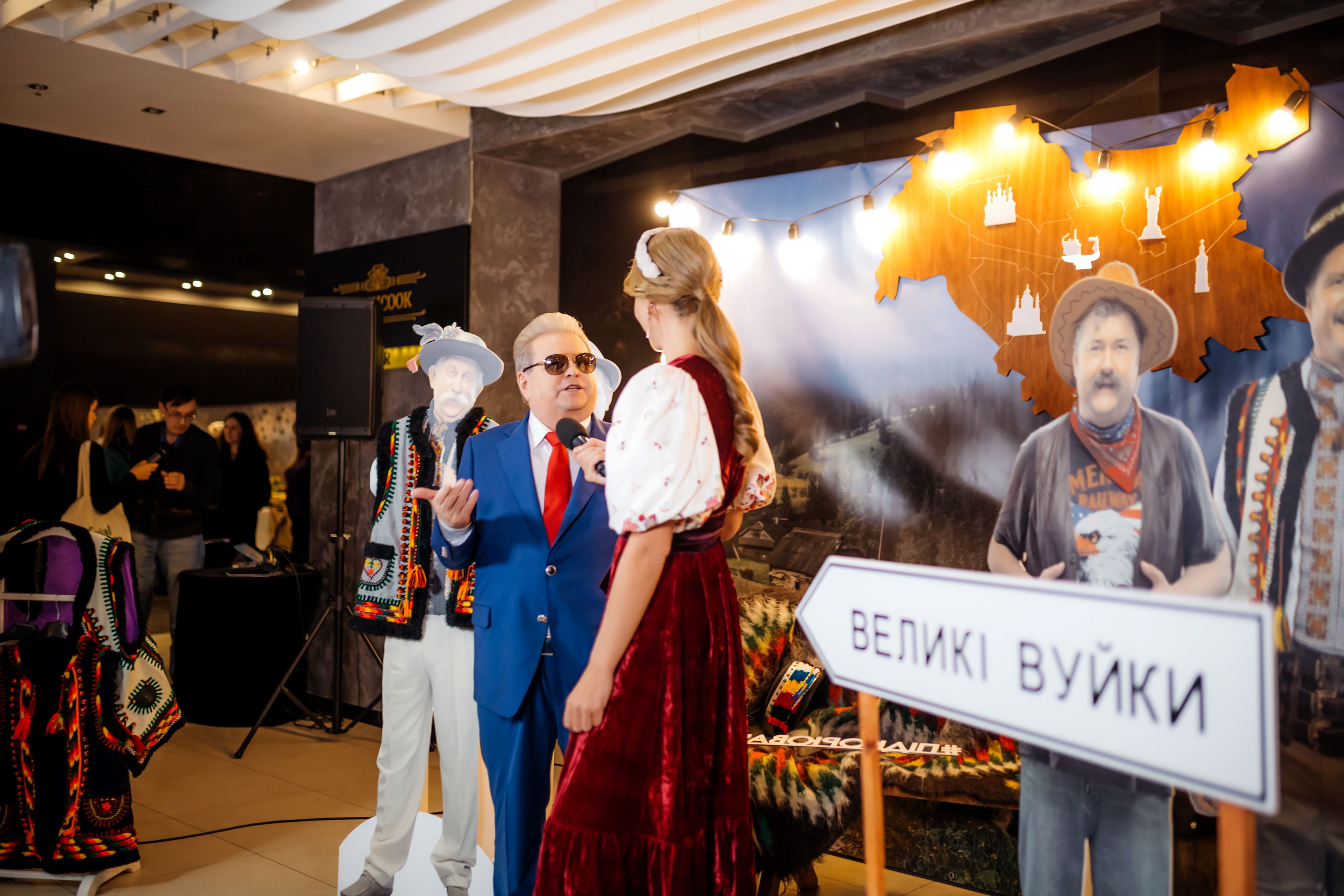 Премьера сериала "Великі Вуйки"_33