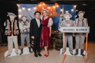 Звезды на премьере "Великих Вуйок": Осадчая в красном платье, Кухар в черном мини, Мейхер с декольте
