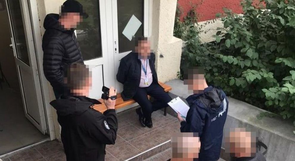 Результат пошуку зображень за запитом "НА ЗАКАРПАТТІ ЗАТРИМАЛИ ПОСАДОВЦЯ, ЯКИЙ ЗА $400 ВИДАВАВ ГРОМАДЯНАМ КРАЇН ЄС ПОСВІДКИ НА ПЕРЕБУВАННЯ В УКРАЇНІ"