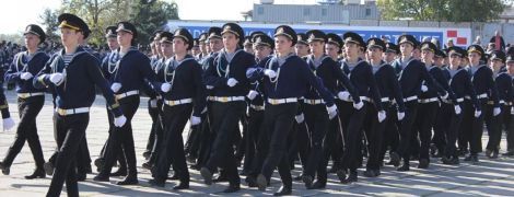 Две тысячи моряков с оркестром промаршировали по центральным улицам Херсона