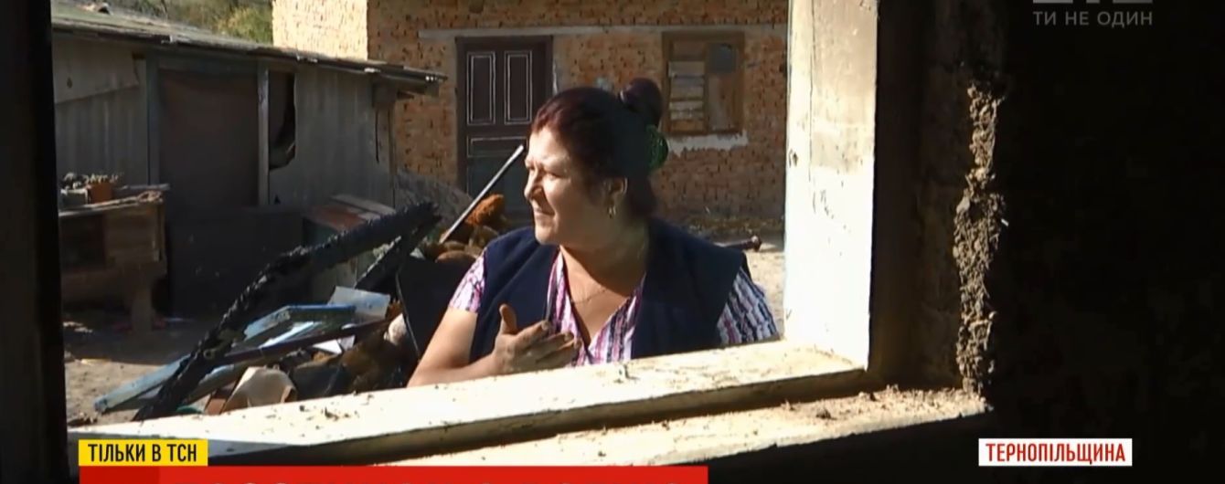 Героическая соседка: на Тернопольщине женщина вытащила трех детей из охваченного огнем дома