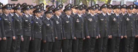 В военном лицее Богуна впервые привели к присяге девушек