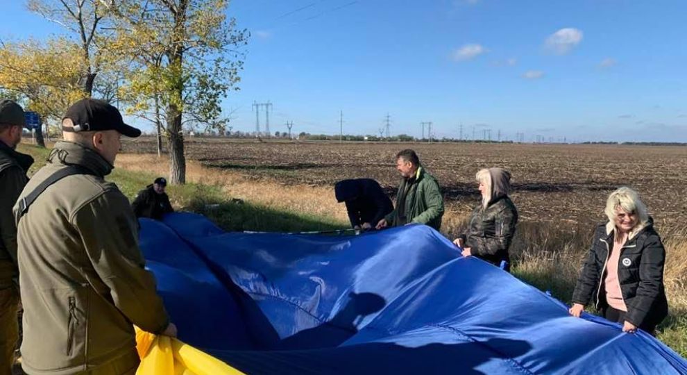 В бік окупованого Донецька запустили 25-метровий прапор України