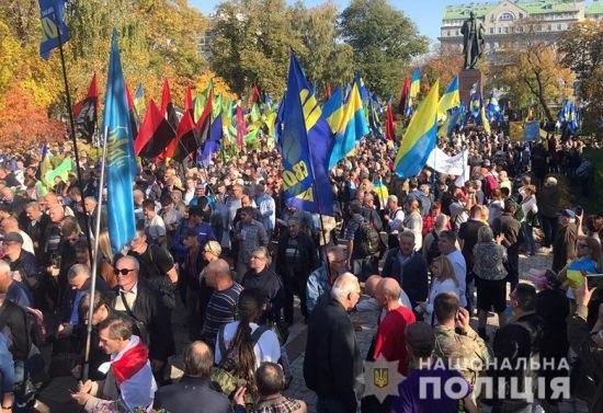 Поліція відзвітувала, як в Києві проходять масові акції до Дня захисника України