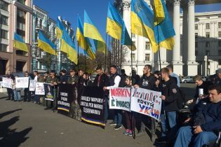 Жена осужденного в Италии Маркива под стенами МИД зачитала его письмо-послание