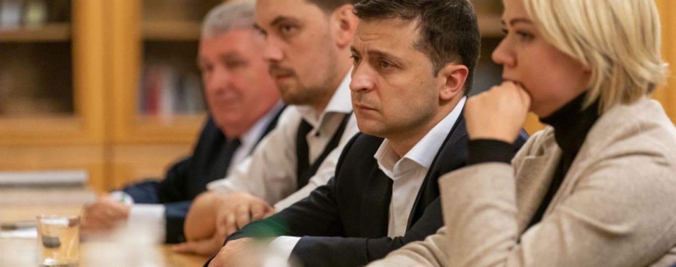 Зеленський зустрівся з рідними загиблих на Донбасі і пообіцяв врегулювати суперечливі питання