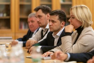 Зеленский встретился с родными погибших на Донбассе и пообещал урегулировать спорные вопросы