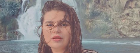 Солістка гурту KAZKA Заріцька показала фігуру в купальнику