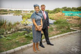 В кружевном платье и шляпке: королева Максима с мужем приехала с визитом в Индию