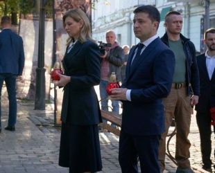 В скромном наряде и на шпильках: сдержанный образ Елены Зеленской