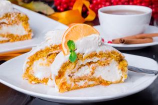 Апельсиново-морковный рулет с сырной начинкой