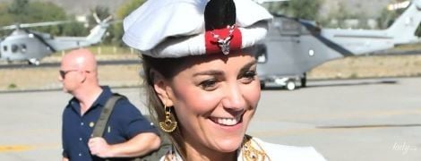 В скромном луке и с пером на голове: новый выход герцогини Кембриджской в королевском туре