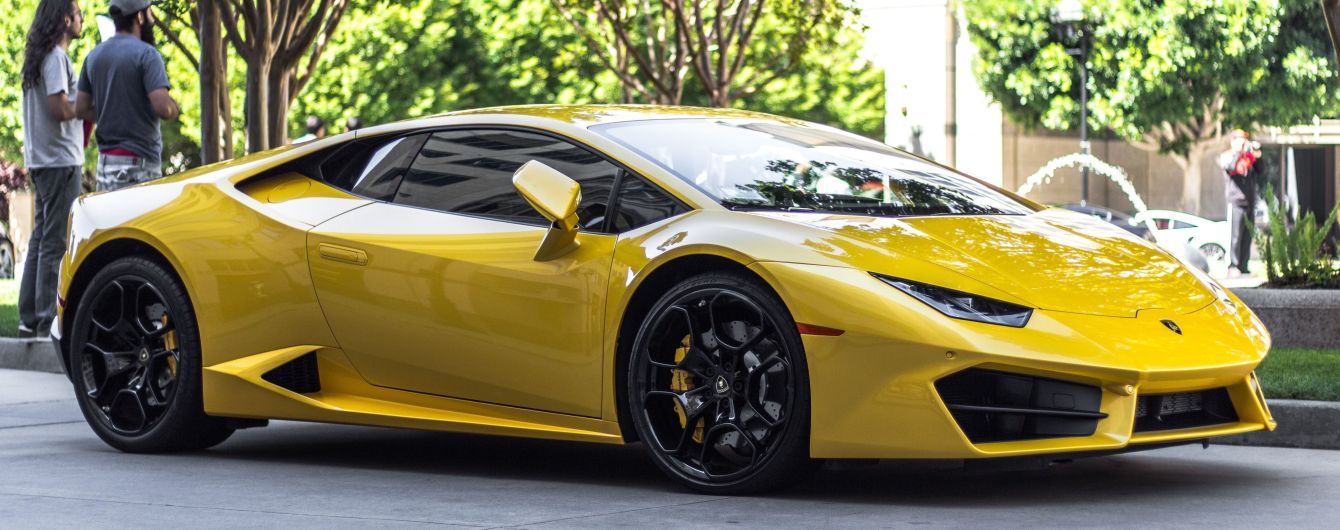 Австралійський підліток вкрав машину і врізався на ній в Lamborghini
