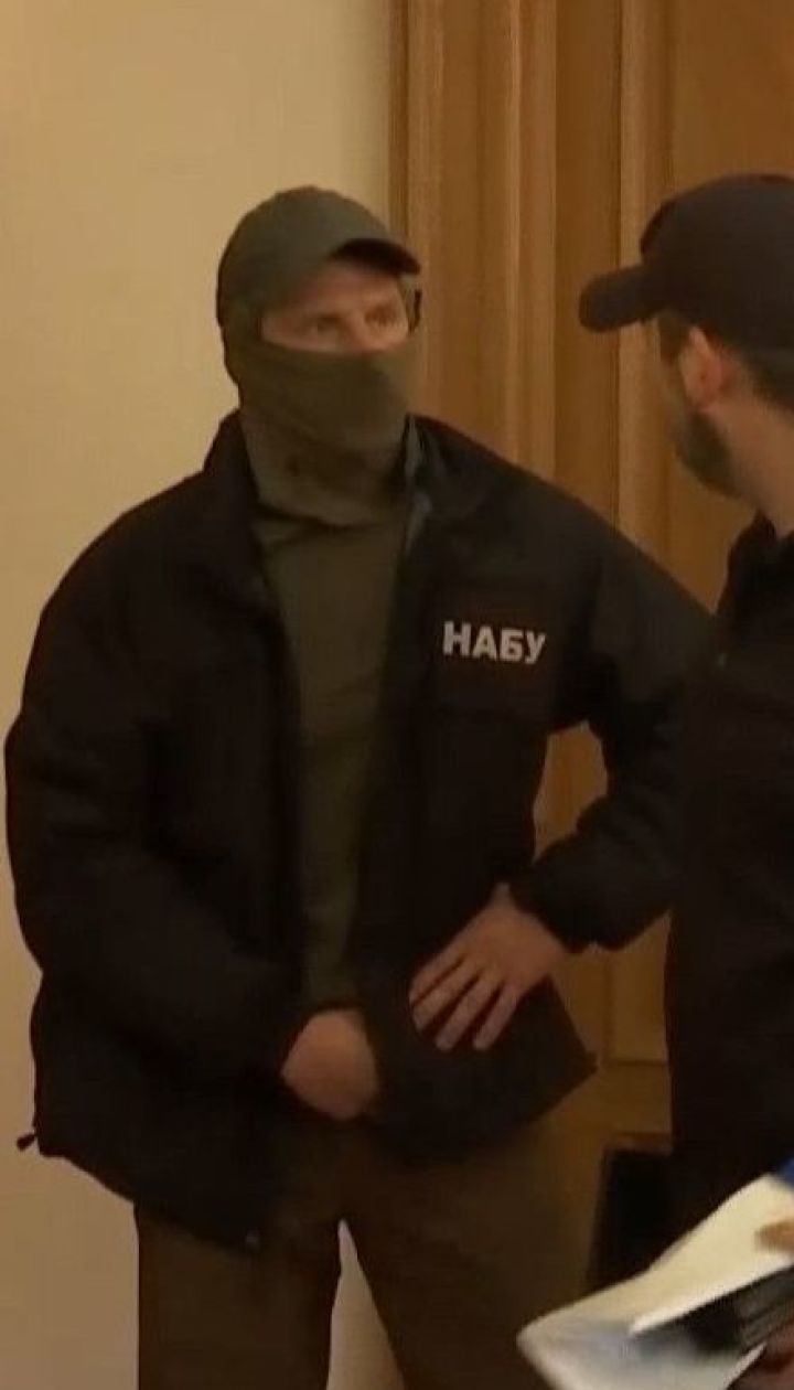 У Чернівецькій обласній раді слідчі НАБУ обшукують кабінети чиновників